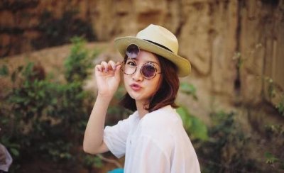 ​她叫许婧 微博叫蕾拉小姐 请不要叫她“陈赫前妻”