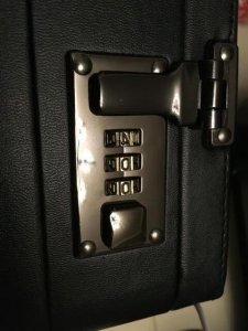 ​怎么开保险柜新买的保险柜打不开了，忘记怎么开了