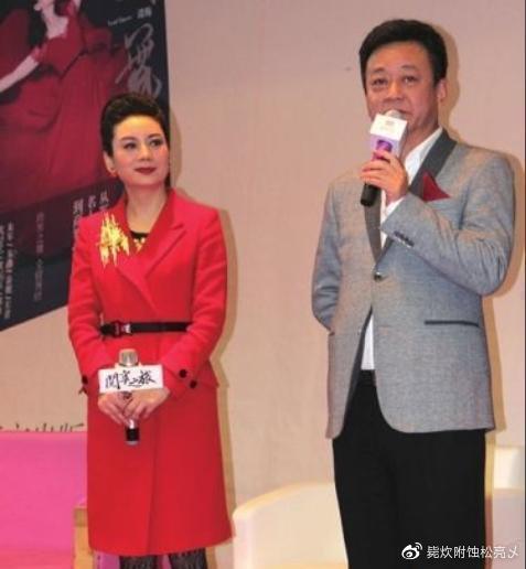 人生赢家朱军!结婚27年和妻子恩爱如初,18岁儿子帅过鹿晗