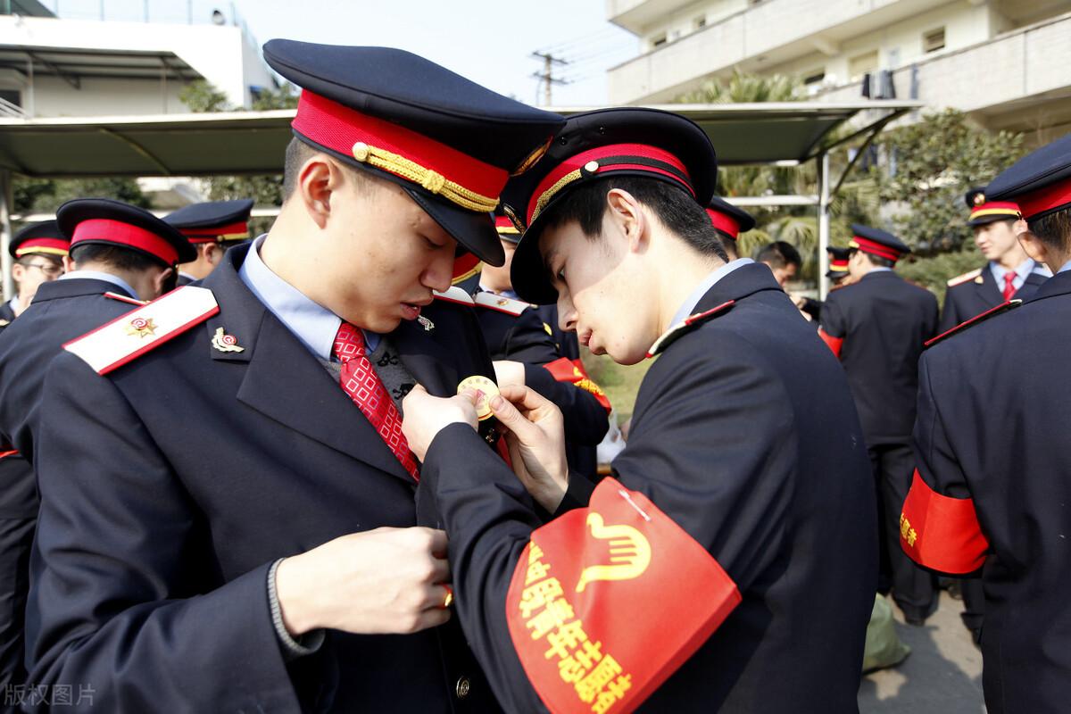 中国共青团全称(中国共青团成立于哪一年)