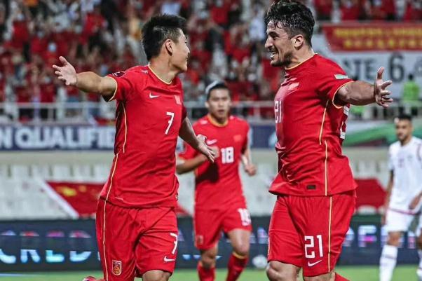 国足踢出最差表现?主帅提出表扬 国足是怎么选人的