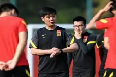 ​国足踢出最差表现?主帅提出表扬 国足是怎么选人的