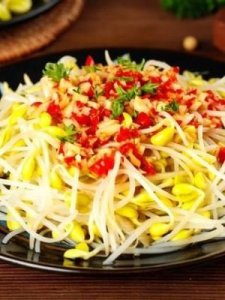 ​黄豆芽变绿(黄豆芽长什么样)