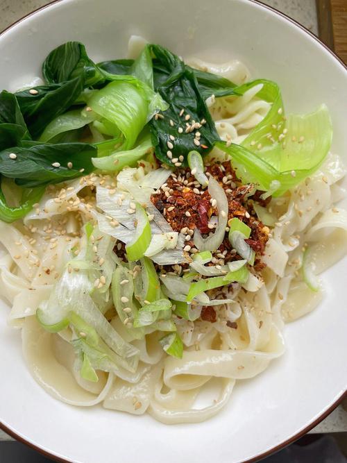 油泼面做法步骤（做油泼面的步骤）