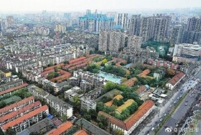 ​成都营业54年露天游泳池关门 你去游过吗？