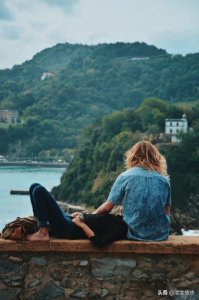 ​老公精神出轨又不愿意离婚（老公精神出轨该离婚吗）