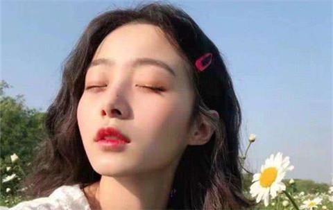 女孩说自己长的丑怎么幽默回复