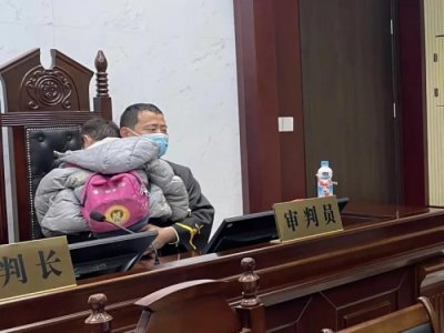 ​夫妻吵架闹离婚（夫妻闹离婚吵架吵到法庭）