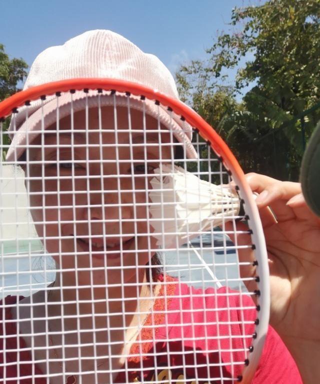 小陶红身材真的绝了,47岁的她依旧保持着少女身材