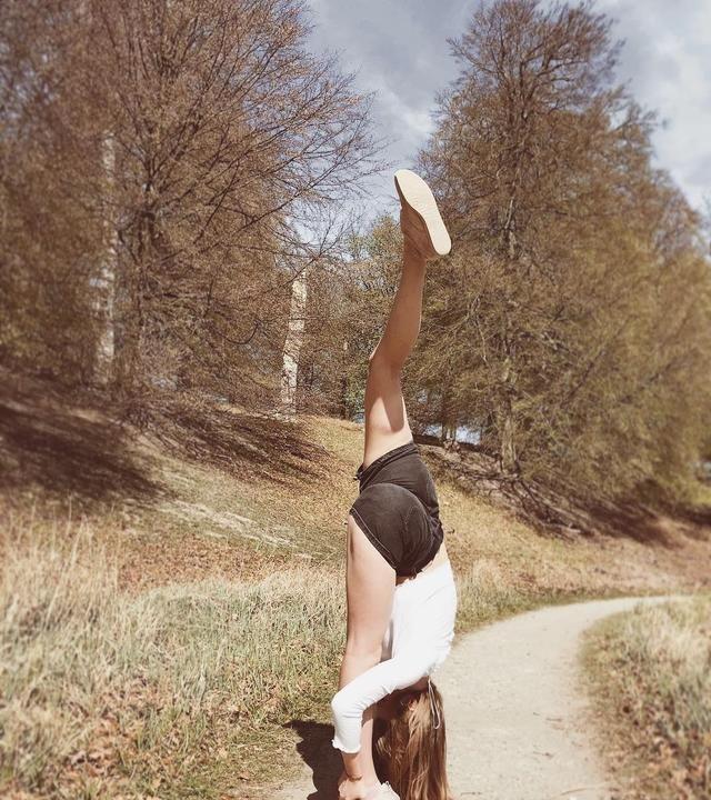 小陶红身材真的绝了,47岁的她依旧保持着少女身材