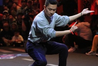 ​街舞余衍林女朋友照片曝光 付老师年纪轻轻就这么优秀