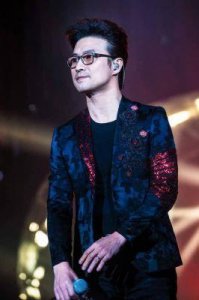 ​汪峰坦诚自评：非顶级歌手，却总吸引女性关注