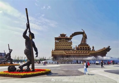 昆明池水汉时功，武帝旌旗在眼中