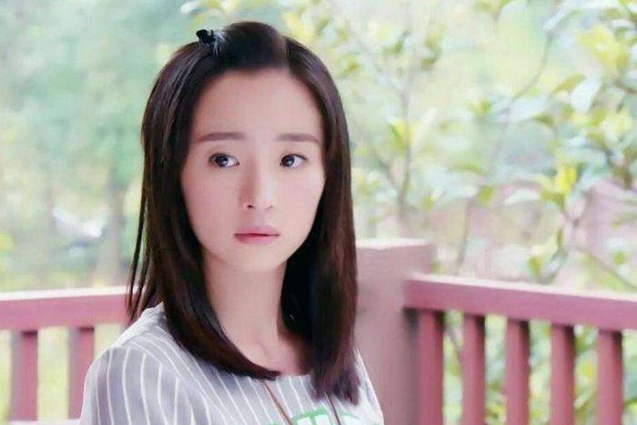 因搭杨洋受关注,如今与张铭恩绯闻出圈,胡冰卿的演艺道路不平坦