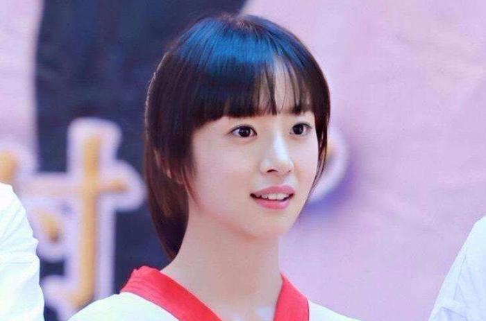 因搭杨洋受关注,如今与张铭恩绯闻出圈,胡冰卿的演艺道路不平坦