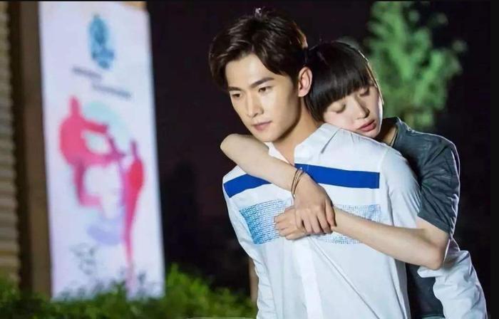 因搭杨洋受关注,如今与张铭恩绯闻出圈,胡冰卿的演艺道路不平坦