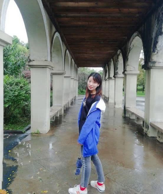 女孩因P图一夜全网爆红，你还记得曾经的贴吧剪刀手女神吗？