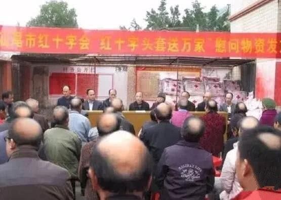 女孩因P图一夜全网爆红，你还记得曾经的贴吧剪刀手女神吗？