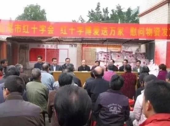 女孩因P图一夜全网爆红，你还记得曾经的贴吧剪刀手女神吗？