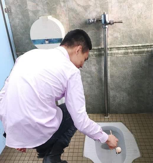 女孩因P图一夜全网爆红，你还记得曾经的贴吧剪刀手女神吗？