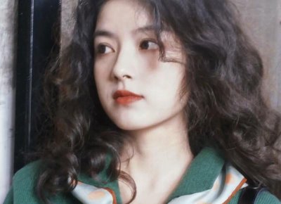 男生暗恋你时会表现出哪些潜意识动作？揭秘男生心中的暗恋迹象！